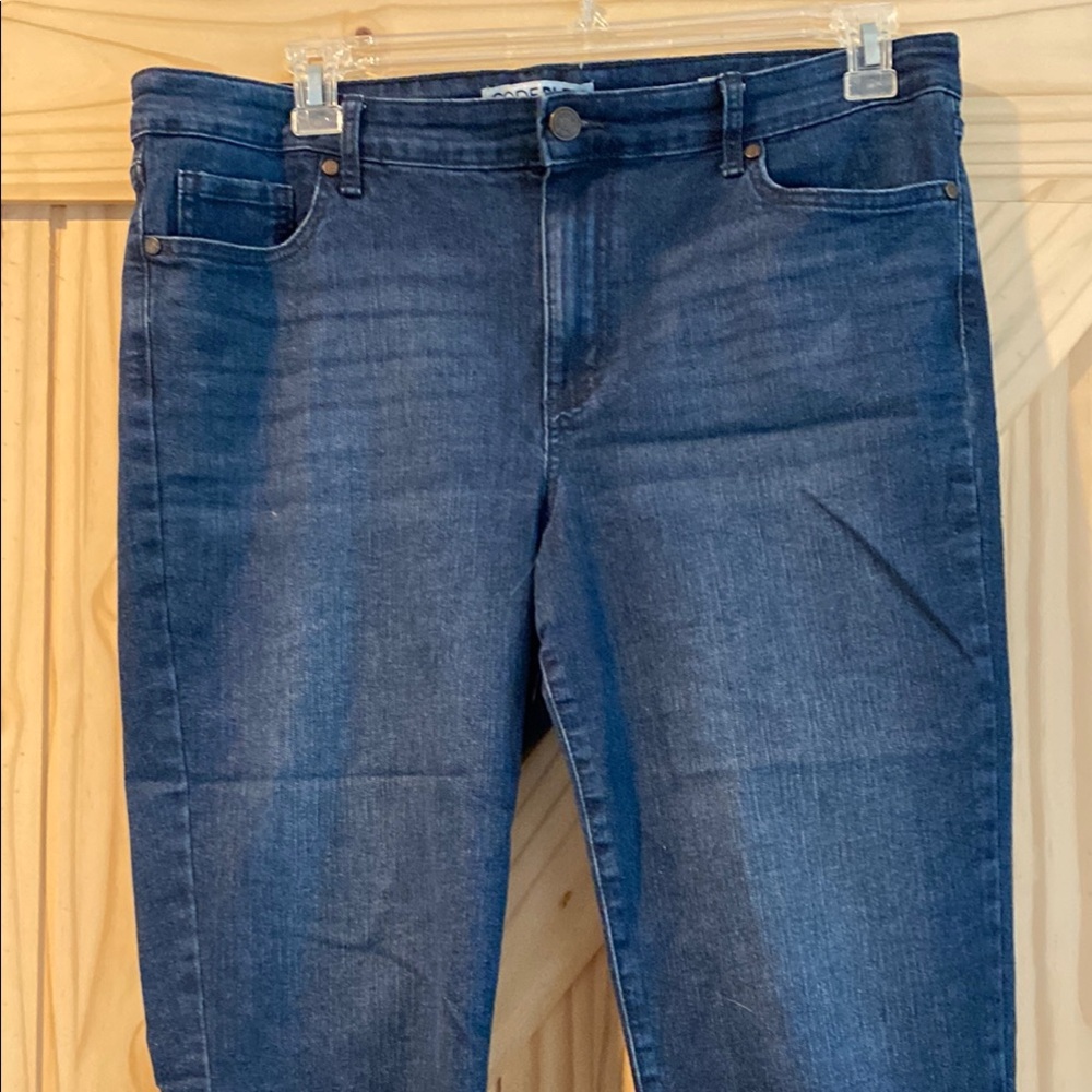 Code Bleu Blue Skinny Jeans with Stretch Capris